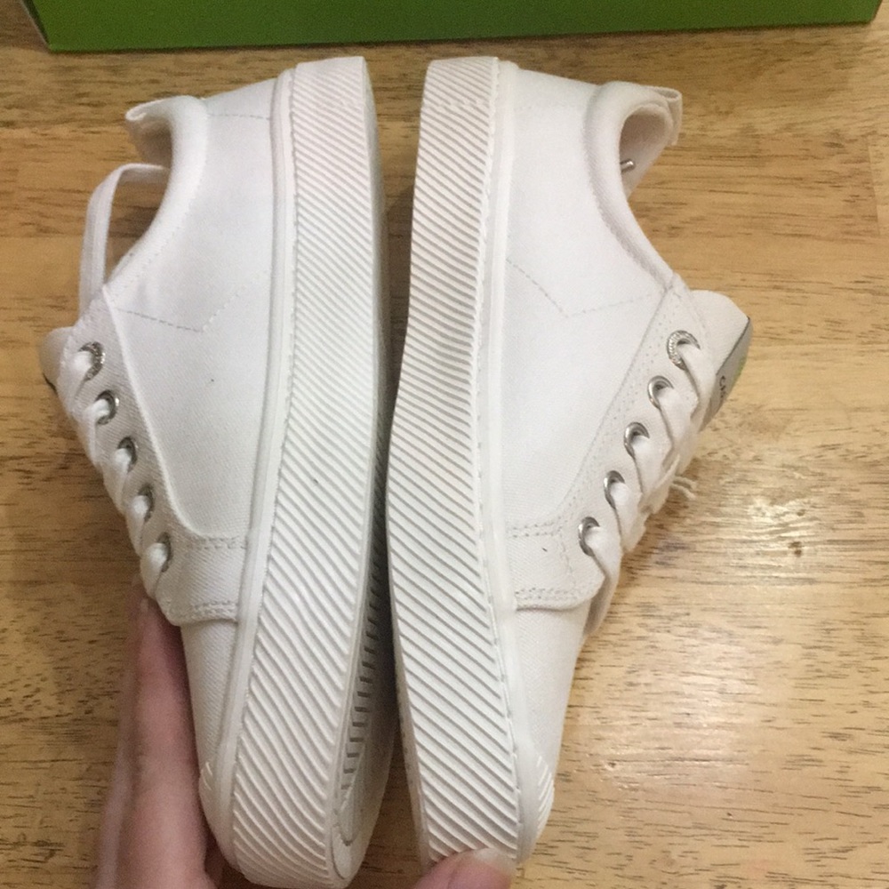 Cariuma OCA Low Off White Canvas Sneaker With Extra Insoles Sz 9 - Picture 3 of 13